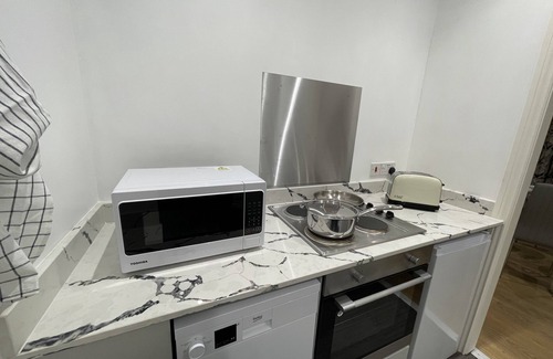 Sutton Apartamento | 35 min from London Victoria / 2-Bedrooms Flat in the Heart of Cheam Village
