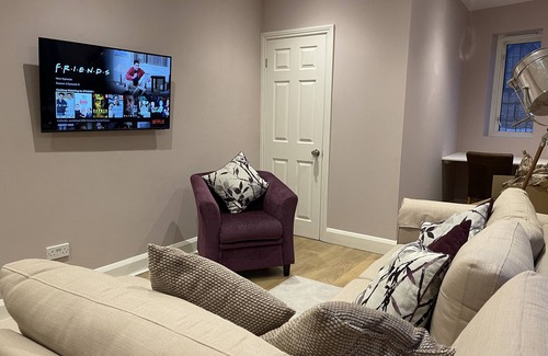 Sutton Apartamento | 35 min from London Victoria / 2-Bedrooms Flat in the Heart of Cheam Village