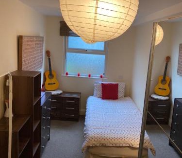 Tottenham Casa | 35 mins to central London. 3 bedrooms. 2 bathrooms with garden