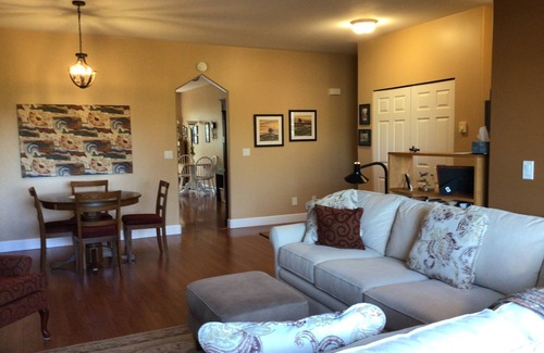Comox Casa | 35 minutes to Mt Washington's Alpine Lodge and minutes to multiple trails