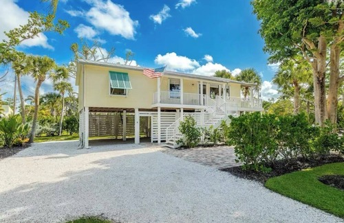 The Dunes Casa | 35 Palms Cottage-Relax & unwind in this centrally located 3 bedroom/2 bath home