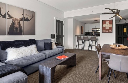Stowe Area Cabina | 351C| 3 bdrm | 3rd Floor Pool And Mountain Views | Lodge At Spruce Peak