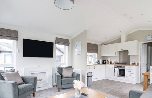 Martlesham Heath Cabaña | 36 BUCKLESHAM PARK, pet friendly, with a garden in Martlesham Village