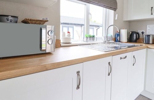 Martlesham Heath Cabaña | 36 BUCKLESHAM PARK, pet friendly, with a garden in Martlesham Village