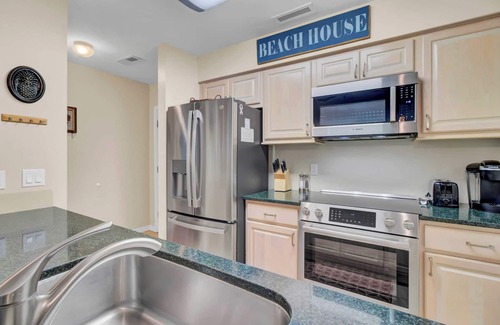 Isle of Palms Cabaña | 36 Lagoon Villa by Avantstay Fishing Dock, Views