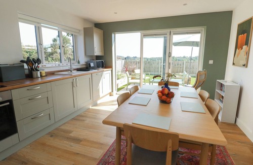 Brynteg Cabaña | 36 PARC DELFRYN, pet friendly, character holiday cottage in Benllech