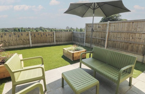 Brynteg Cabaña | 36 PARC DELFRYN, pet friendly, character holiday cottage in Benllech