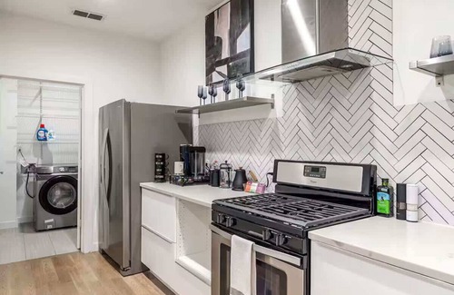 West Dallas Casa | 360 City Views ~ DT Dallas ~ Sleeps 10~ 2xRooftops