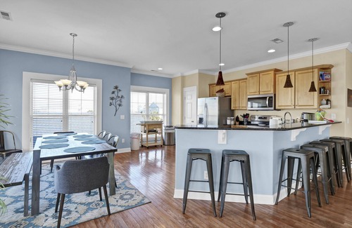 North Carolina Coast Condominio | ¡Nuevo listado! 3600 pies cuadrados, 5ba / 5br, 11 camas, ascensor, <600 pies a la playa, con vista a la bahía