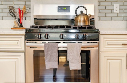 Quincy Casa | 37 - 3BR Quincy - Cozy Townhouse near Adams Park