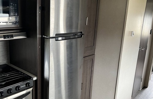 New Baltimore Casa | 37 foot camper on the water with a Boat Slip available