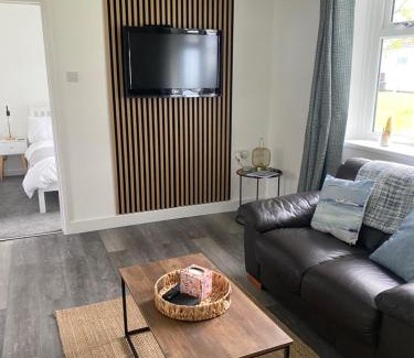Scurlage Casa | 37 Gower holiday village Ty Seren Cosy 2 bedroom chalet with a seasonal indoor pool