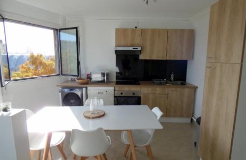 Chateaudun-Bannier Apartamento | 37m2 lumineux face gare SNCF, WIFI, NETFLIX, café et thé offerts