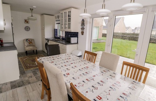 Enniscrone Cabaña | 38 CARROWHUBBOCK HOLIDAY VILLAGE in Enniscrone, County Sligo