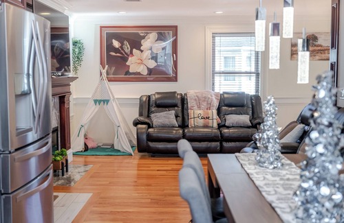Quincy Casa | 383 - 3BR - Quincy Chic House near Adams Park