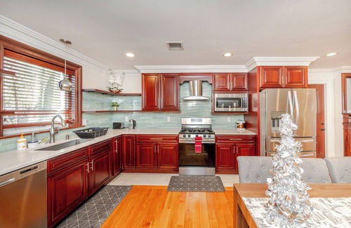 Quincy Casa | 383 - 3BR - Quincy Chic House near Adams Park