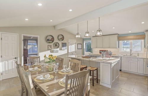 Mission Fields Casa | 3874 Mission Fields - Walk to Wonderful Barnyard and Crossroads Shopping!