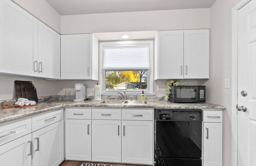 Sioux Falls Casa | 38th Street Retreat | Close to Central Sioux Falls
