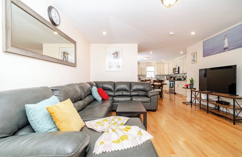 Quincy Casa | 39 - 3BR - Quincy Stunning Townhouse near Adams