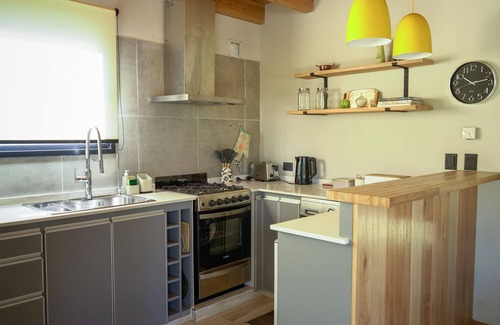 Angostura Casa | Cherry House | Casa Moderna en la Naturaleza