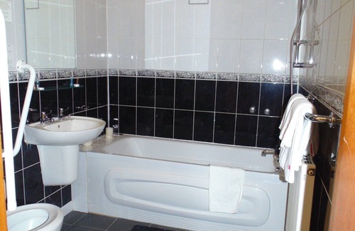 London Borough of Hounslow Apartamento | 39 Sri Gandha is located in New Bedfont.