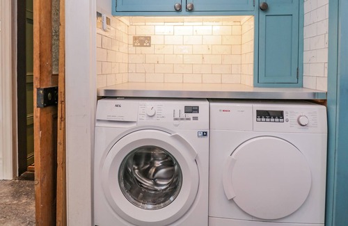 Roath Cabaña | 39 TYDFIL PLACE, pet friendly, character holiday cottage in Cardiff