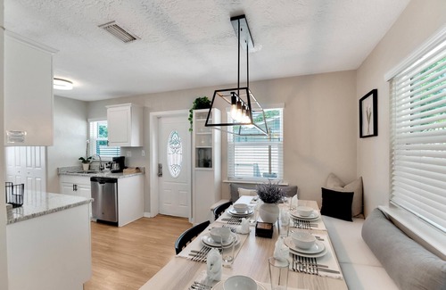 Sun Bay South Casa | 3908 W Tyson Ave Summ