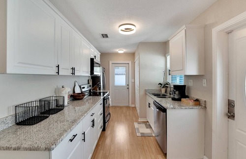 Sun Bay South Casa | 3908 W Tyson Ave Summ
