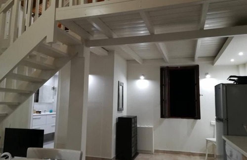 Kerameikos Apartamento | (3A) Suite neoclásica central de tres dormitorios con loft en el centro histórico de Psiri