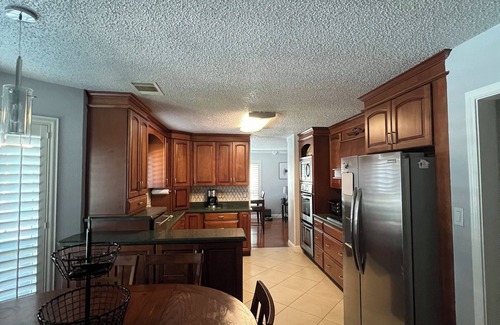 South Arlington Casa | 3b/2.5b Family home with Pool close to Joe Pool Lake and Epic Indoor Water Park