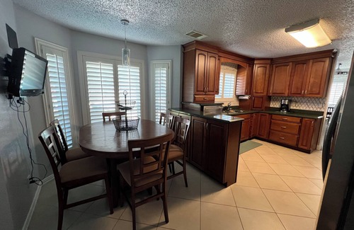 South Arlington Casa | 3b/2.5b Family home with Pool close to Joe Pool Lake and Epic Indoor Water Park