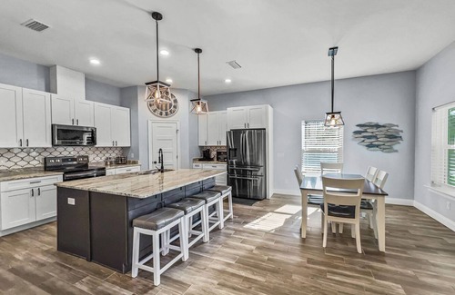 Biltmore Beach Casa | 3B&2B House w/ Hot Tub! .4mi to Beach,900’ to Public Boat Ramp. NO CLEANING FEE.