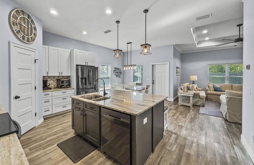 Biltmore Beach Casa | 3B&2B House w/ Hot Tub! .4mi to Beach,900’ to Public Boat Ramp. NO CLEANING FEE.