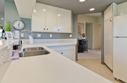 Palm Desert Condominio | Hermoso 3B / 2Ba en PVCC ubicado en el tee box con vista al lago y a la montaña
