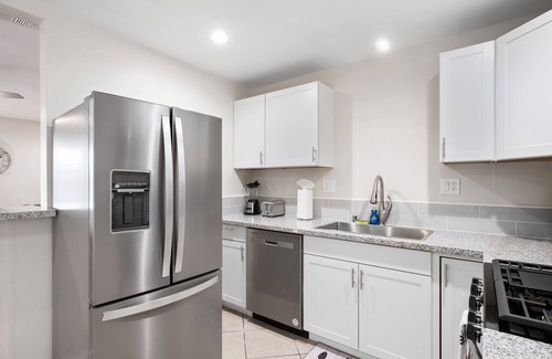 Fresno Casa | 3B/2Bth Clean, Cozy, Convenient