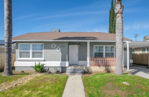 Fresno Casa | 3B/2Bth Clean, Cozy, Convenient