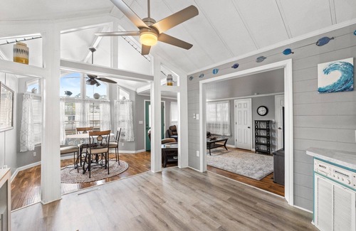 Upper Grand Lagoon Casa | 3b 3ba Home, Pet allowed, 2 Pools, Hot Tub, Gym