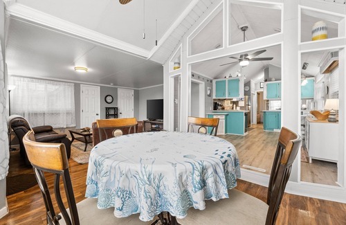 Upper Grand Lagoon Casa | 3b 3ba Home, Pet allowed, 2 Pools, Hot Tub, Gym