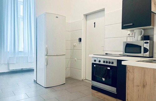 Leopoldstadt Apartamento | 3B Bedroom Apt, Up to 9P ; Only 10 Min to Augarten