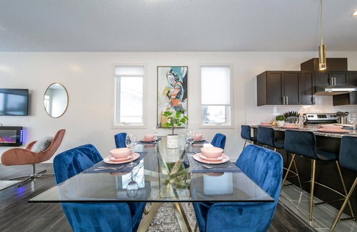 Jasper Place Casa | ★3B Executive Home★All King Beds✔Fireplace✔Garage
