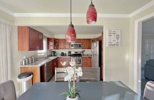 Hayward Casa | 3B2B Urban Style SFH *Parking*W/D*Central location
