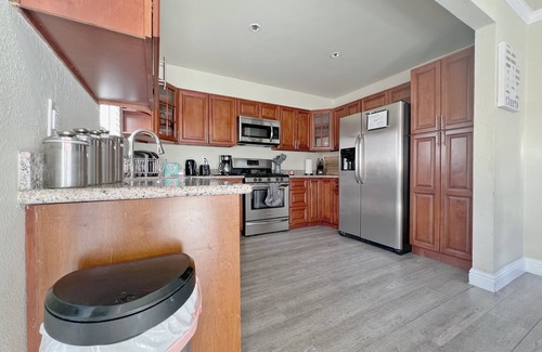 Hayward Casa | 3B2B Urban Style SFH *Parking*W/D*Central location