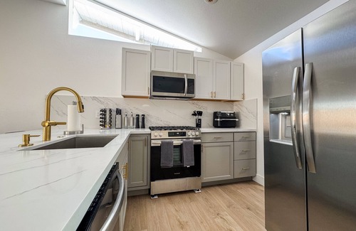 Southwest Anaheim Casa | 3BD+2BA/Playground/BBQ/10 mins to Disney