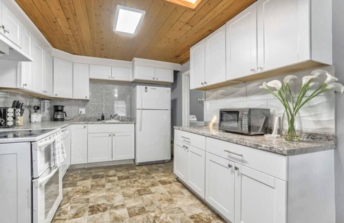 Southeast Colorado Springs Casa | 3BD Dog Friendly Mid-Term & Corporate Rental