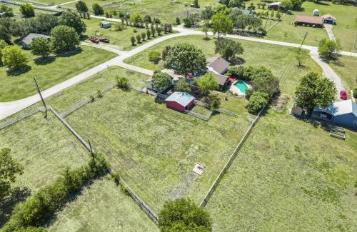 McKinney Casa | 3BD Farmhouse Country Living - Pool Patio Firepit
