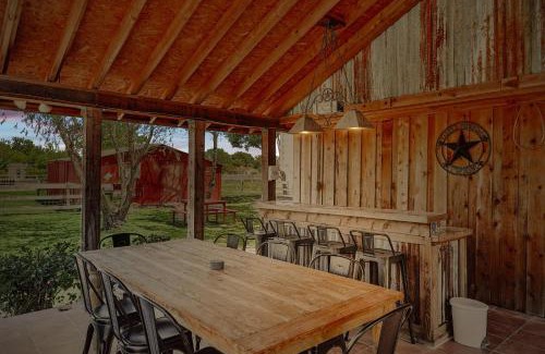 McKinney Casa | 3BD Farmhouse Country Living - Pool Patio Firepit