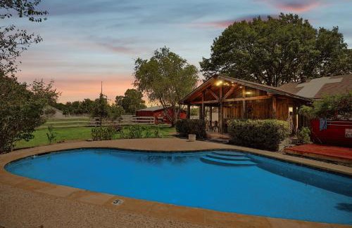 McKinney Casa | 3BD Farmhouse Country Living - Pool Patio Firepit