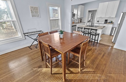 Riverside Terrace Casa | 3BD Historic Retreat: Parking, Fast Wi-Fi, L Groups