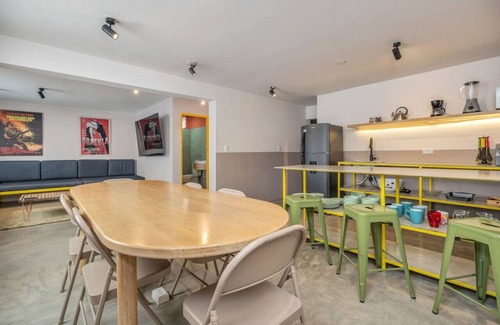 El Poblado Casa | 3BD House Manila, Private Jacuzzi and Pool table