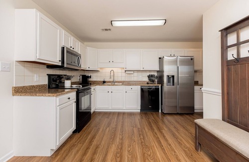 Warner Robins Casa | AtHome+1 Stay | 1 Car Garage | Fenced Yard